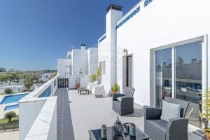 T1 com amplo terraço