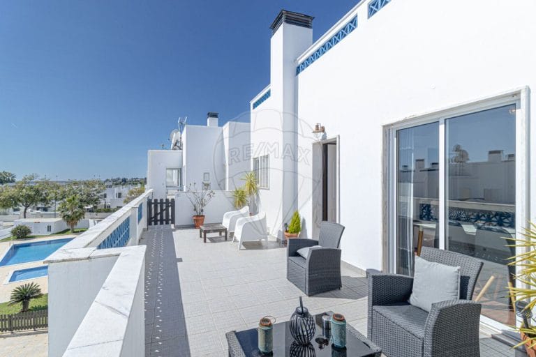 T1 com amplo terraço