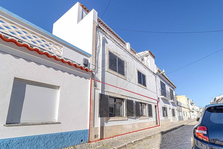 Apartamento T1 com pátio